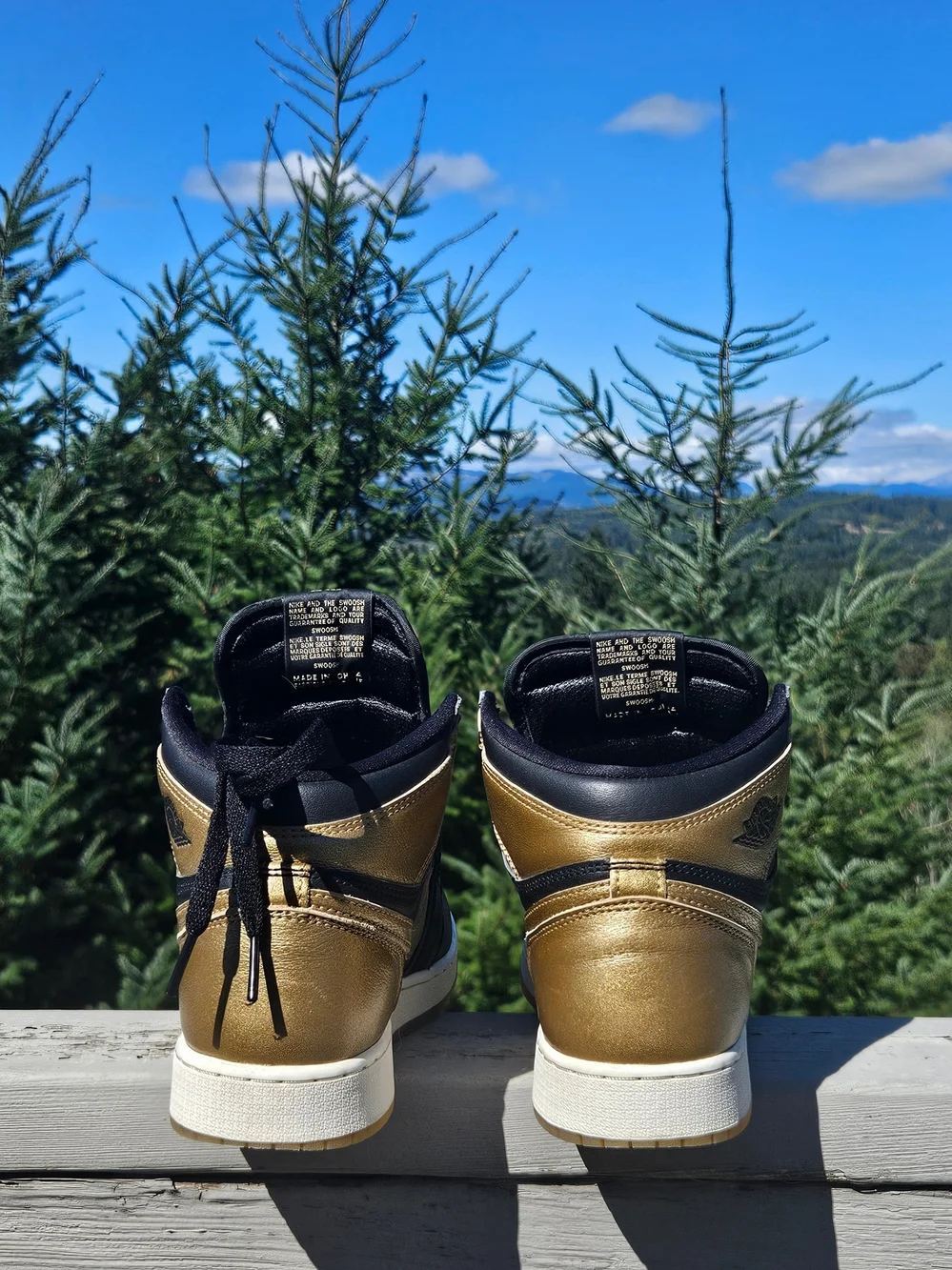 Air Jordan 1 High Black Metallic Gold